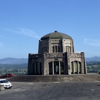 Vista House At Crown Point - Landmarks & Historical Buildings Near Me - Corbett, Oregon