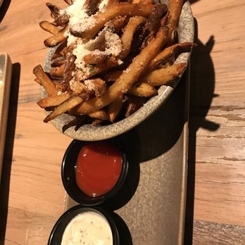 Moku Kitchen - Cocktail Bars Near Me - Honolulu, Hawaii