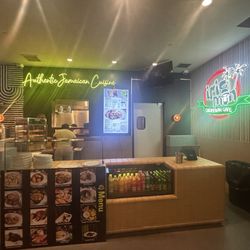 Irie Mon Cafe - Interior