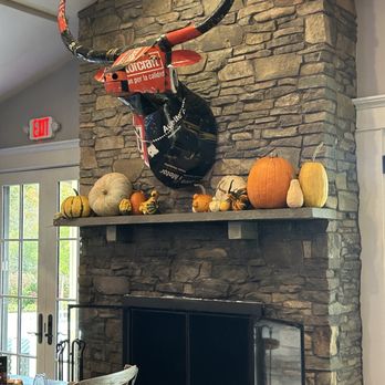 Pearl's Place & Pantry - Cool decor - Barbeque Near Me - Manchester, Vermont