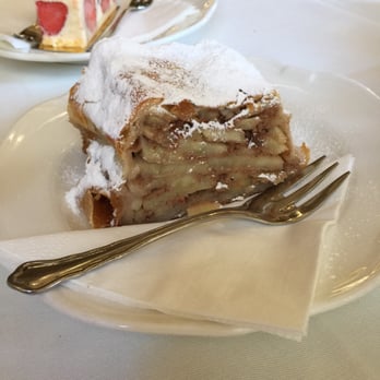Café Central - Apple struddle - Cafes Near Me - Vienna, 9