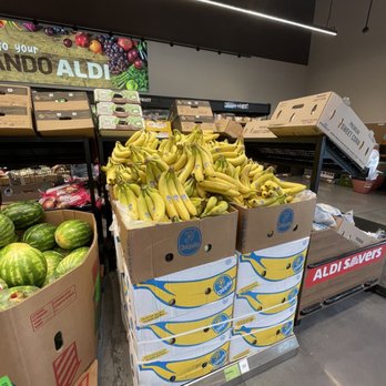 ALDI - the rare YELLOW BANANAS lol - Grocery Near Me - Orlando, Florida