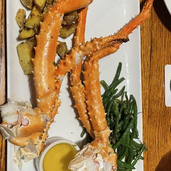 Glacier BrewHouse - Bearing Bering Sea King Crab Legs were delicious and very flavorful - American Near Me - Anchorage, Alaska