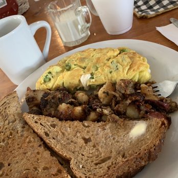 Millside Cafe - Daily special: Asparagus, mozzarella, and garlic omelette. It came with home fries and whole wheat toast. Absolutely delicious - American Near Me - Lafayette, New Jersey