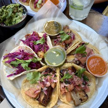 Broken English Taco Pub - The Loop - Taco plate - Mexican Near Me - Chicago, Illinois