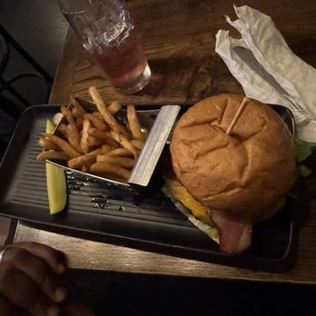 Tap Room - Bleu Burger - Gastropubs Near Me - Garden City, New York Tap Room - Bleu Burger - Gastropubs Near Me - Garden City, New York