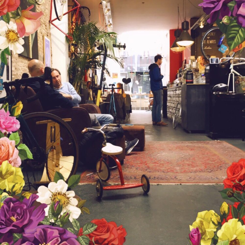 Lola's--Bikes and Coffee - Riecht nach Fahrradwerkstatt.. - Coffee & Tea Near Me - 's-Gravenhage, ZH Lola's--Bikes and Coffee - Riecht nach Fahrradwerkstatt.. - Coffee & Tea Near Me - 's-Gravenhage, ZH