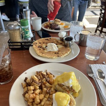 Counter Cafe East - Crab Cake Benedict, Hot Cake, Steak and Eggs - Breakfast & Brunch Near Me - Austin, Texas