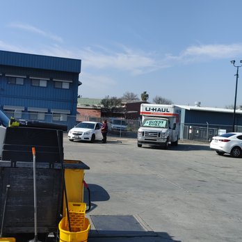 U-Haul - Modesto - This is the Uhaul employee, chatting with her friend, instead of inspection the returned van - Truck Rental Near Me - Modesto, California