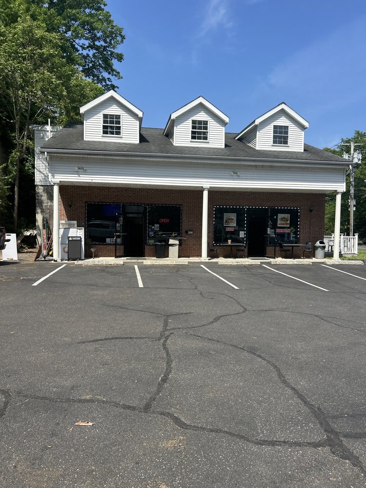 MOLLYS DELI AND CATERING Updated August 2024 29 Photos 425 River