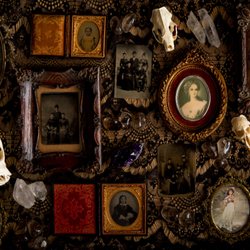 L'esquelet - Eclectic Mix of Antiques
