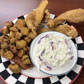 Bois’ D Arc Country Store - Fish on Friday - Livestock Feed & Supply Near Me - Palestine, Texas