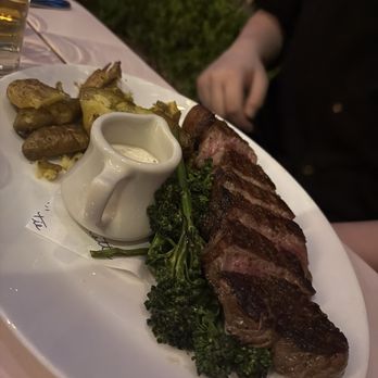 Mattie's - American Near Me - Austin, Texas