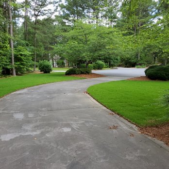 Quality Lawncare - a paved driveway in a wooded area - Landscaping Near Me - Rome, Georgia Quality Lawncare - a paved driveway in a wooded area - Landscaping Near Me - Rome, Georgia