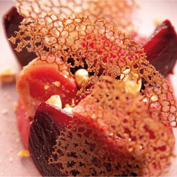 HABILE. - etteraves rôties en croûte de sel en morceaux et en purée avec du vinaigre de framboise l'Huilerie Beaujolaise, de l'huile de tournesol, du - Restaurants Near Me - Paris, 75