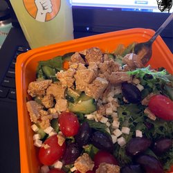 Salad and Go - Greek salad with tofu