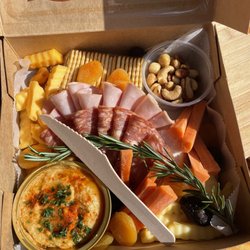 Effingham Manor & Winery - Charcuterie box