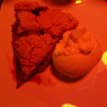 Pie Bar - Desserted island: Raspberry, strawberry and apple streussel - Cocktail Bars Near Me - Seattle, Washington