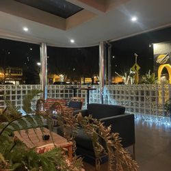Peri's Silver Dollar Bar - Outside