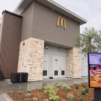 McDonalds - Fast Food Near Me - San Jacinto, California