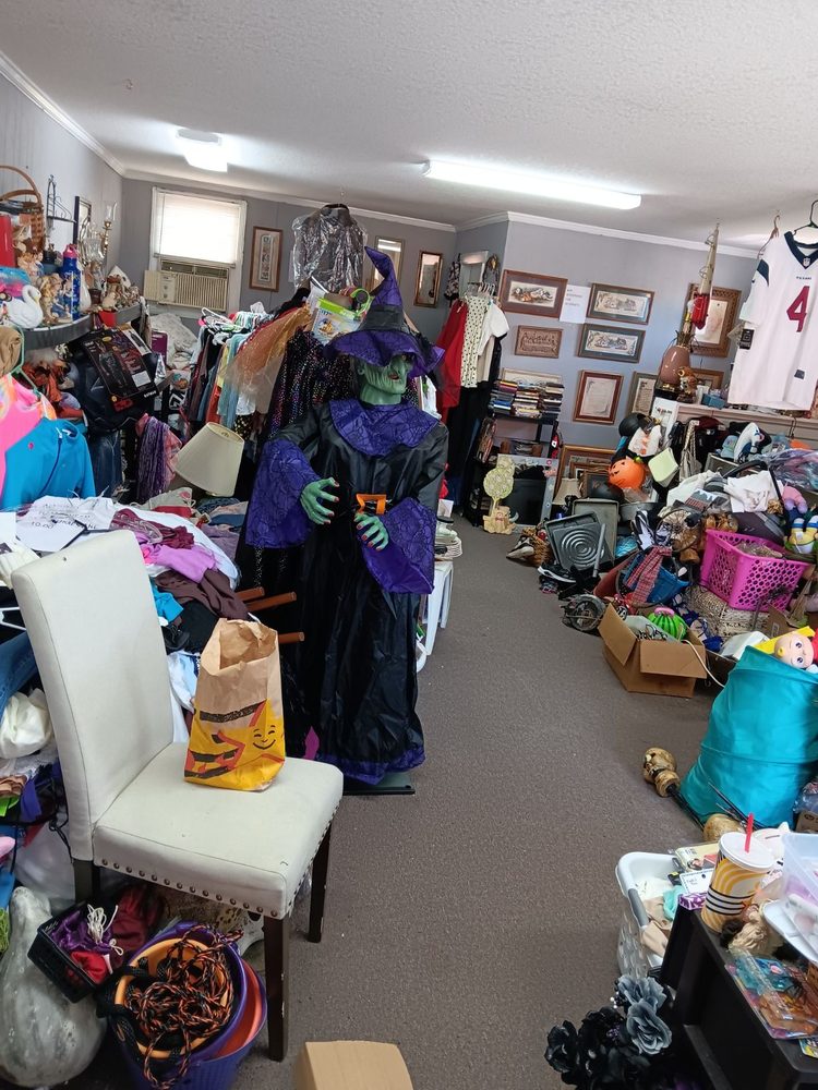 THIS AND THAT THRIFT AND VIDEO GAME STORE Updated September 2024