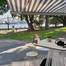 Busby's Bar - Plenty of shade available under the old growth fig trees.