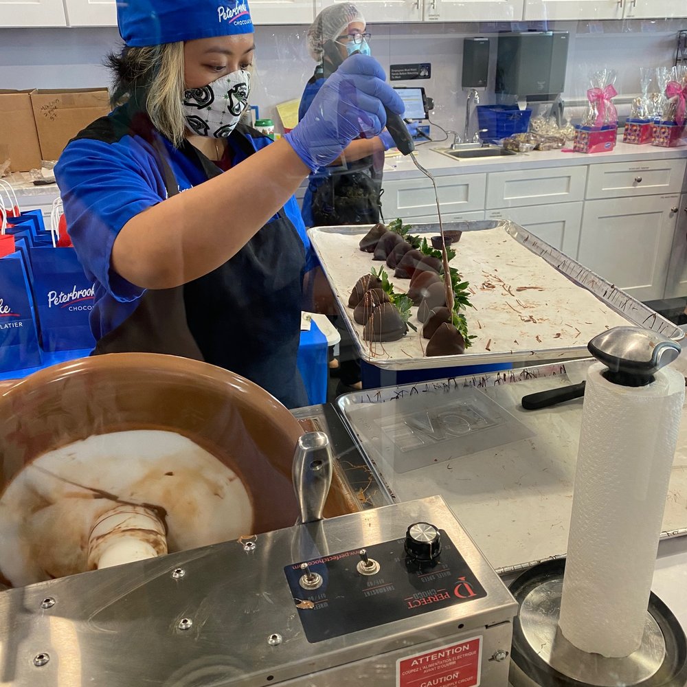 Peterbrooke Chocolatier Durbin Park - Freshly drizzled chocolate covered strawberries - Chocolatiers & Shops Near Me - St Johns, Florida Peterbrooke Chocolatier Durbin Park - Freshly drizzled chocolate covered strawberries - Chocolatiers & Shops Near Me - St Johns, Florida