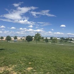 Mallard Park - Large fields and walking paths