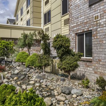 Comfort Inn Kent - Seattle - Front entrance Garden and waterfalls - Hotels Near Me - Kent, Washington Comfort Inn Kent - Seattle - Front entrance Garden and waterfalls - Hotels Near Me - Kent, Washington