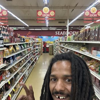 Lion Market - Employee following me around and claiming I look suspicious - International Grocery Near Me - San Jose, California