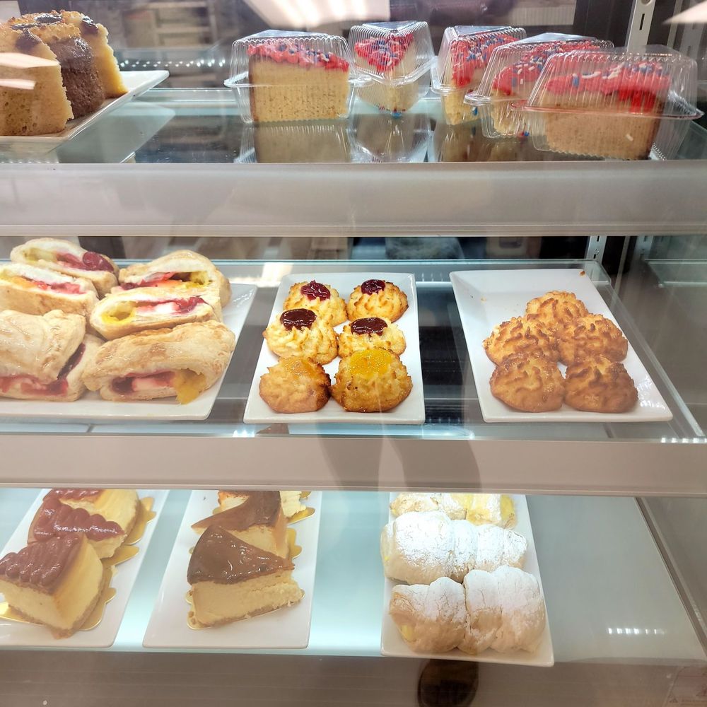 Café Coquí - Cakes and budín. Tornillos - Bakeries Near Me - Alafaya, Florida Café Coquí - Cakes and budín. Tornillos - Bakeries Near Me - Alafaya, Florida