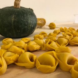 Pastalab - tortelloni alla zucca e amaretto.