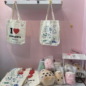 Cowcow’s Tea - Cute Knick knacks - Bubble Tea Near Me - Honolulu, Hawaii