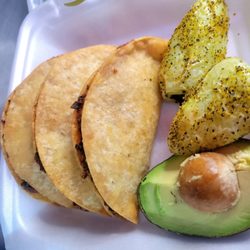 Maye Mariscos - Tacos dorados de camaron.