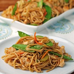 Mo's Chinese Kitchen - Chicken lo mein (noodles)