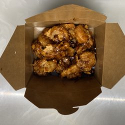 Crispy shrimp with original sauce