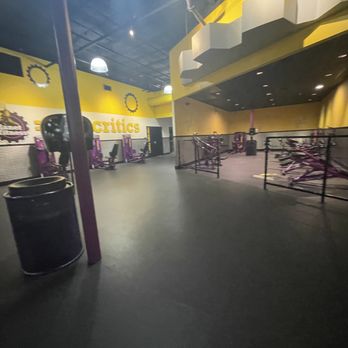 Planet Fitness - Glute & Ab Area behind treadmills - Gyms Near Me - Phoenix, Arizona Planet Fitness - Glute & Ab Area behind treadmills - Gyms Near Me - Phoenix, Arizona