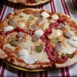 Classic Pizza - Alpen Würster pizza.