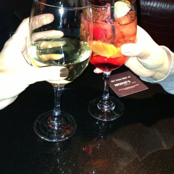 Moxies Fairview Mall Restaurant - White wine & white sin sangria - Canadian (New) Near Me - North York, Ontario Moxies Fairview Mall Restaurant - White wine & white sin sangria - Canadian (New) Near Me - North York, Ontario