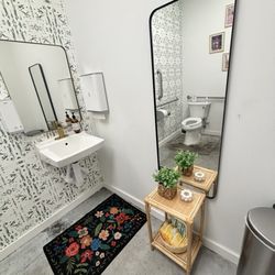 freecoat nails - Bathroom