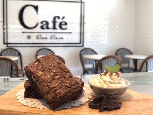 Cafe at Klom Klorm by null