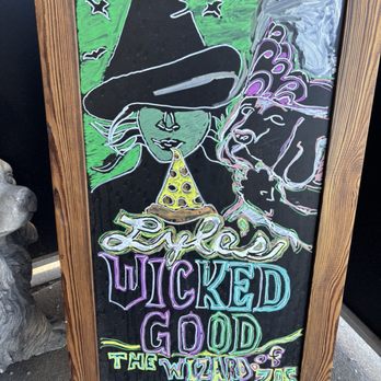 Lyle's Pizzeria - Pizza Near Me - Omaha, Nebraska