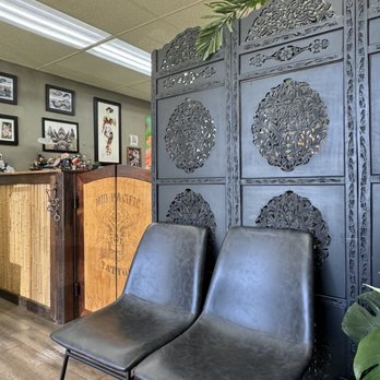 Mid-Pacific Tattoo Kihei - Waiting area - Art Galleries Near Me - Kihei, Hawaii Mid-Pacific Tattoo Kihei - Waiting area - Art Galleries Near Me - Kihei, Hawaii