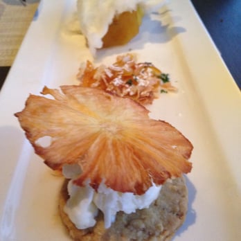 360 Restaurant - Vanilla Pressed Pineapple with Coconut Gelato - Canadian (New) Near Me - Toronto, Ontario