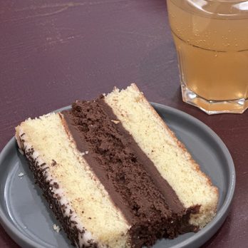 Mercredi Biscuiterie - Empoli (napolitain maison : un délice) - Desserts Near Me - Lyon, 69