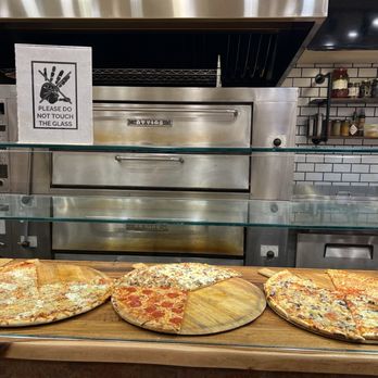 Pizza Foto - Some of the pizza's available October 2025 - Pizza Near Me - New York, New York