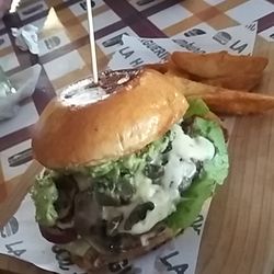 La Hamburgueria - Guac. Mushrooms. Manchego.