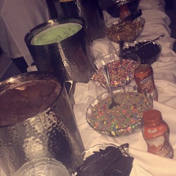 Valley Lo Club - Ice cream bar was awesome! - Sports Clubs Near Me - Glenview, Illinois