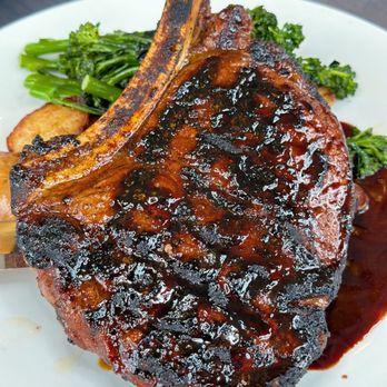 Hilltop Kitchen & Bar - Wine Bars Near Me - Syosset, New York