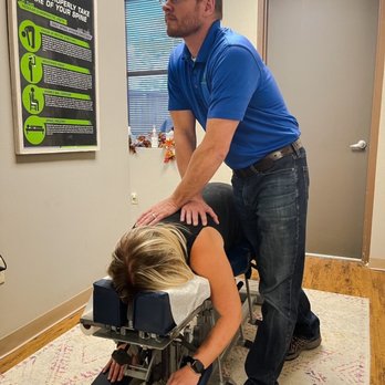 A Better Way Chiropractic - Dr. Tabor delivering a Chiropractic adjustment to the thoracic spine (upper back) in the office. - Chiropractors Near Me - Houston, Texas A Better Way Chiropractic - Dr. Tabor delivering a Chiropractic adjustment to the thoracic spine (upper back) in the office. - Chiropractors Near Me - Houston, Texas